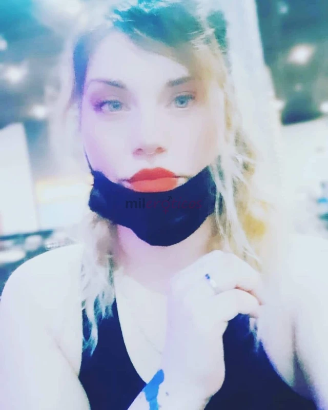 Bonito rostro de salvaje mirada y con mi maravilloso cuerpo de piel clara fino y delicado soy una chica muy guapa alegre educada y muy sensual picara...