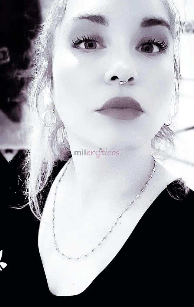 Bonito rostro de salvaje mirada y con mi maravilloso cuerpo de piel clara fino y delicado soy una chica muy guapa alegre educada y muy sensual picara...