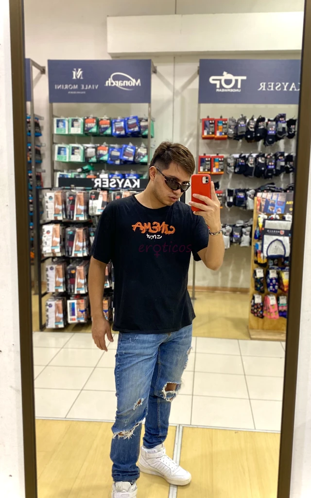 Soy amp santiago de 25 ano amp edad amp rol verts mas amp pasivo amp un amp chico amp simpatico para encuentros sexuales amp soy amp de un culito muy...