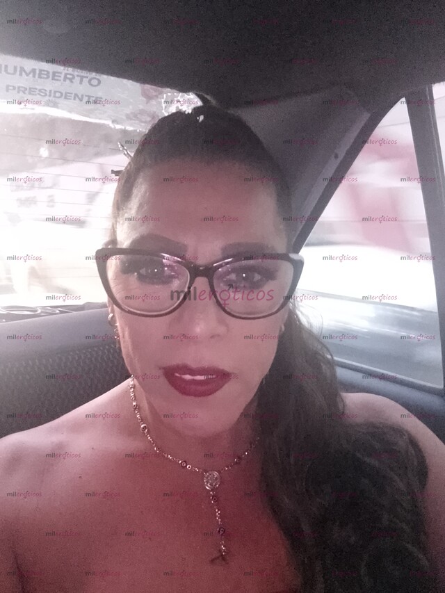 FOTOS DE .......CHICA TRANS MADURA Y CALIENTE.......