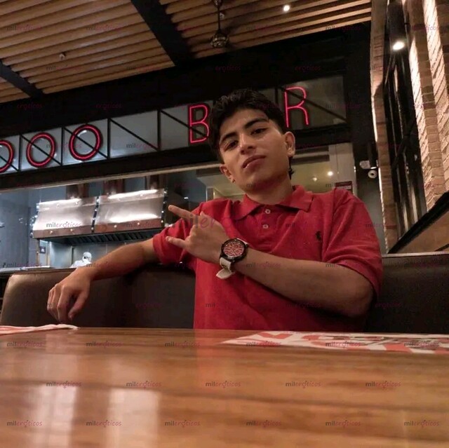 FOTOS DE CHICO BLANQUITO Y DE UNA POLLA ENORME DISPONIBLE