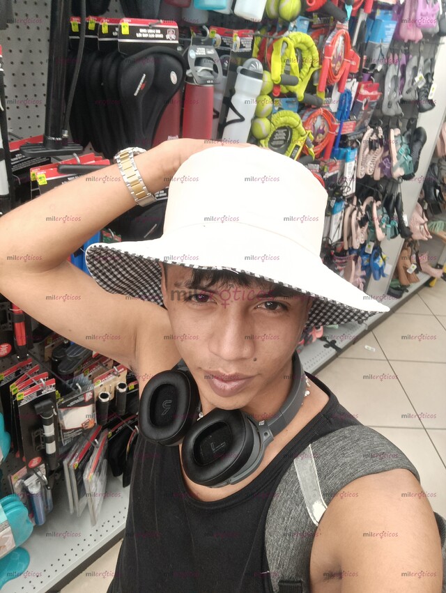 FOTOS DE JOVEN ARRECHO VERGÓN Y COMPLACIENTE DE PASO