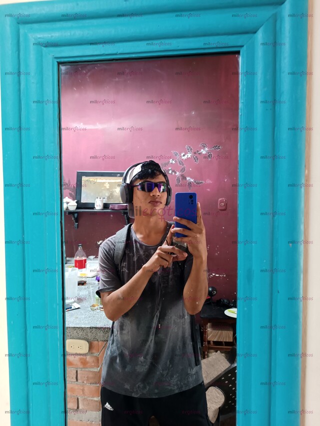 FOTOS DE JOVEN ARRECHO VERGÓN Y COMPLACIENTE DE PASO