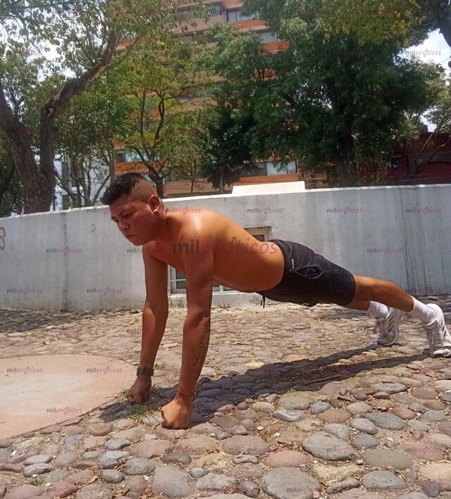 FOTOS DE ENTRENADOR DEPORTIVO AL AIRE LIBRE, DEPORTE Y MASAJE INCLUIDO