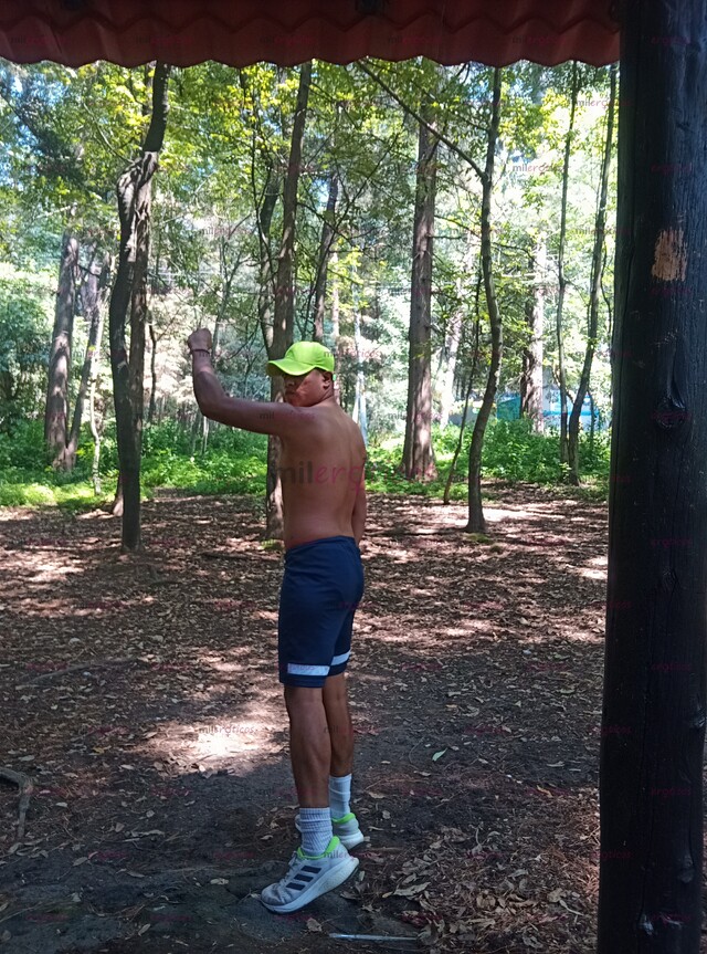 FOTOS DE ENTRENADOR DEPORTIVO AL AIRE LIBRE, DEPORTE Y MASAJE INCLUIDO