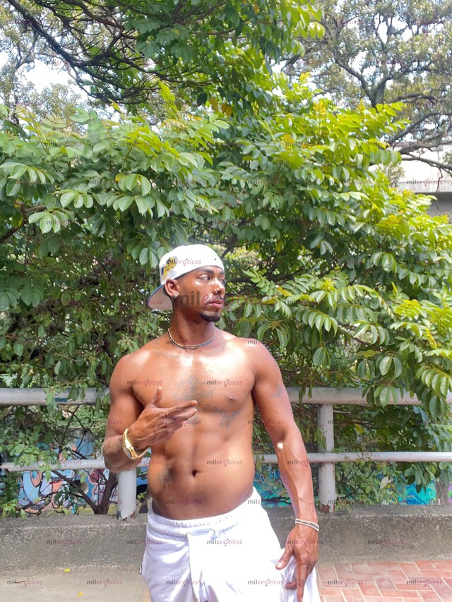 FOTOS DE NEGRO PINTOOSO CULION COMPLACIENTE Y AMABLE EN MEDELLÍN