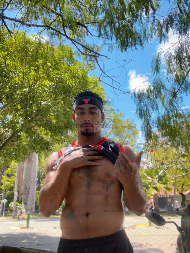 FOTOS DE NEGRO PINTOOSO CULION COMPLACIENTE Y AMABLE EN MEDELLÍN