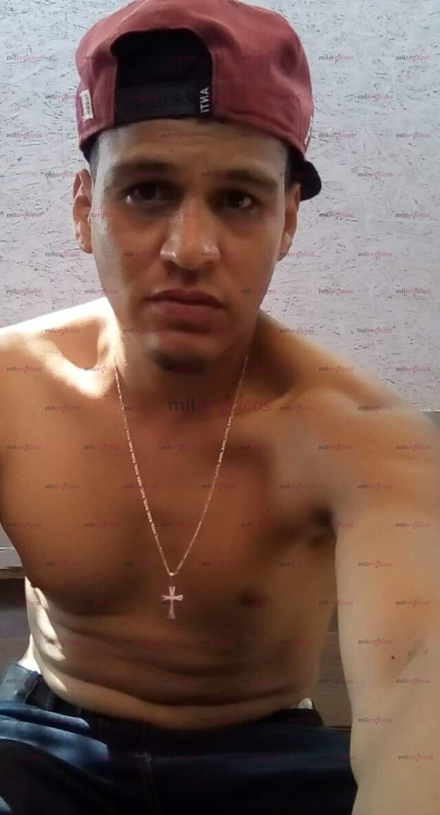 FOTOS DE BUSCANDO COMPLACER UNA BELLA DAMA..CON GRAN VERGA..