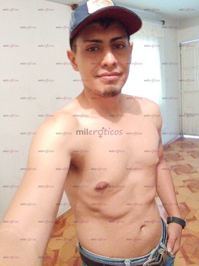 FOTOS DE JOVEN CHAKAL Y TIERNO A LA VEZ COMPLACIENTE,LECHOSO 100%ACTIVO