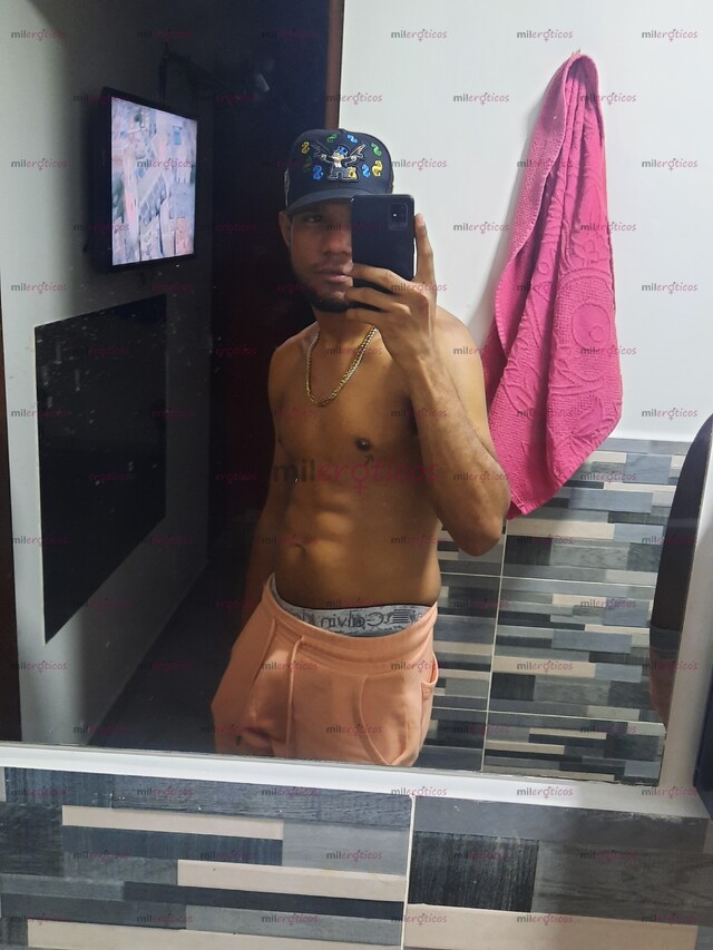 FOTOS DE MORENO COSTEÑO ARRECHO 21 CMT DE VERGA NEGRA Y COMPLACIENTE SOLO PARA TI.