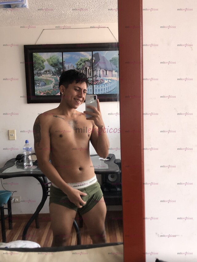 FOTOS DE JOVEN UNIVERSITARIO, ARRECHO COMPLASOCIENTE. CON NOVIA.