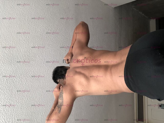 FOTOS DE JOVEN UNIVERSITARIO, ARRECHO COMPLASOCIENTE. CON NOVIA.