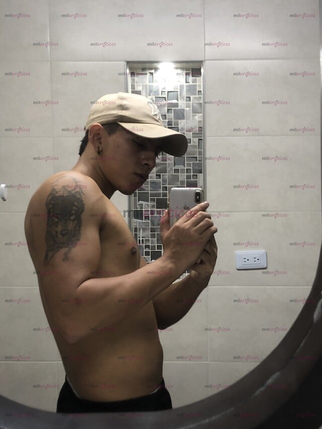 FOTOS DE JOVEN UNIVERSITARIO, CON NOVIA, ARRECHO Y CON GANAS DE PASARLA MUY CHIMBA.