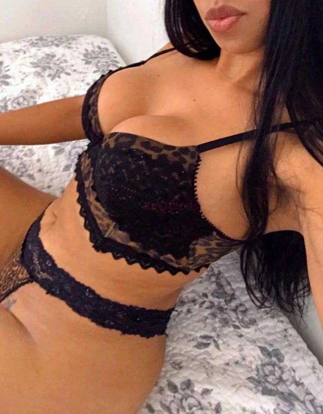 Ola me chamo rafaela uma bela acompanhante sou morena bronzeada siliconada cintura fina cabelos longosestilo namoradinha mas posso ser bem safadinha m...