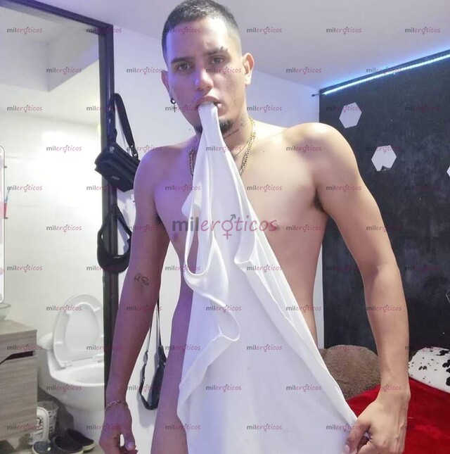 FOTOS DE TRÍO DE COSTEÑOS VERGONES DISPUESTOS A ROMPER CULOS AL 100