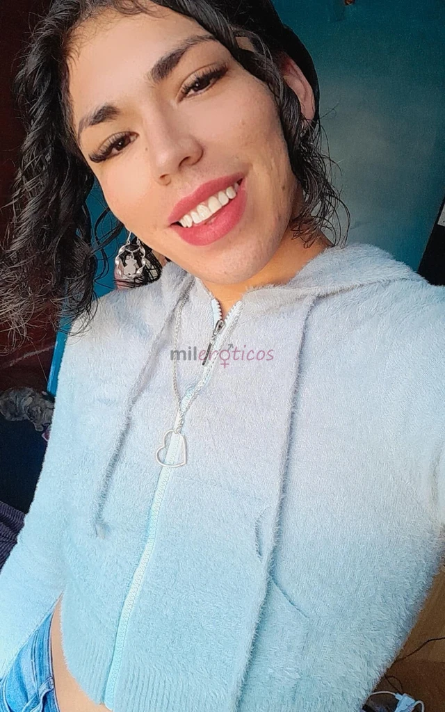 Joven femboy trans tomo hormonas tengo algo pronunciados los pechito y otros cambios flaquita bajita pelito largo natural con cinturita culoncita soi...