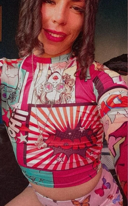 Joven femboy trans tomo hormonas tengo algo pronunciados los pechito y otros cambios flaquita bajita pelito largo natural con cinturita culoncita soi...