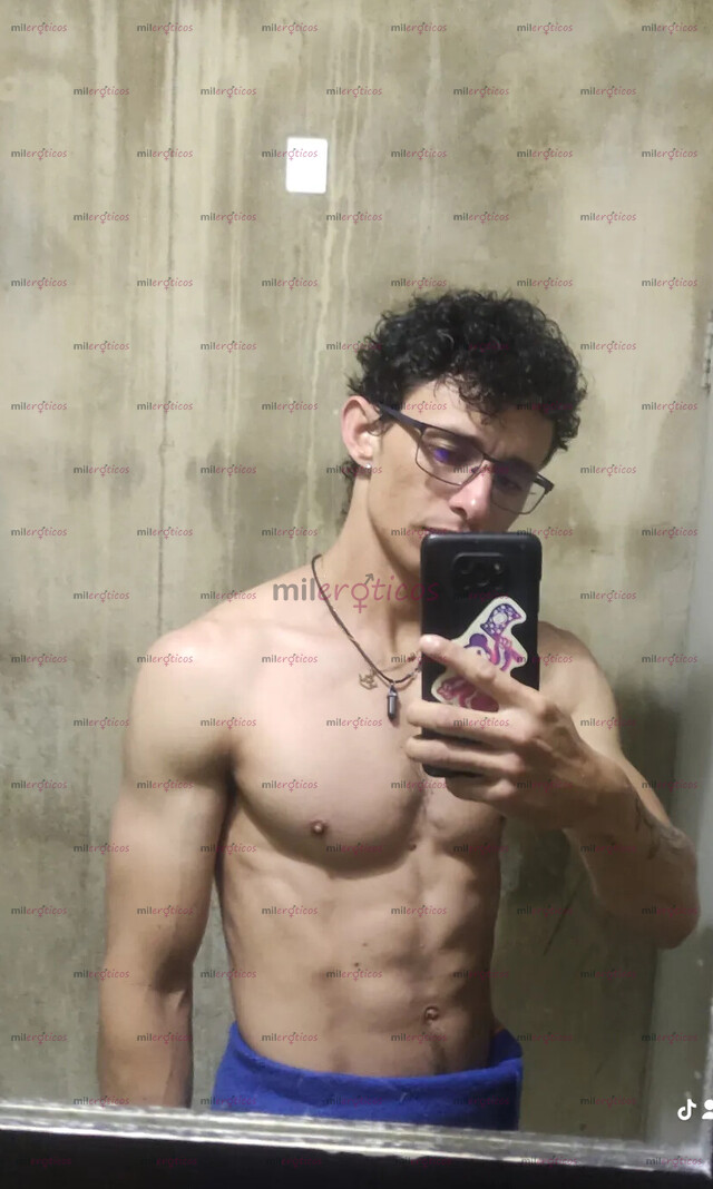 FOTOS DE HOLA SOY UN CHICO ATREVIDO DISPUESTO A COMPLACERTE
