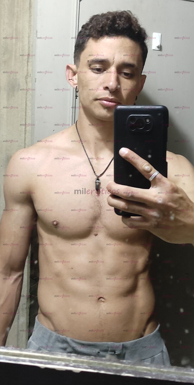 FOTOS DE HOLA SOY UN CHICO ATREVIDO DISPUESTO A COMPLACERTE