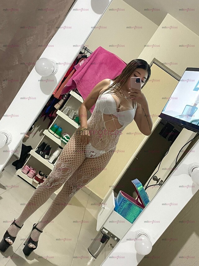 FOTOS DE NENA DE 22 AÑITOS, TAPATÍA CON UNAS BUBIS ROSADITAS, REDONDAS