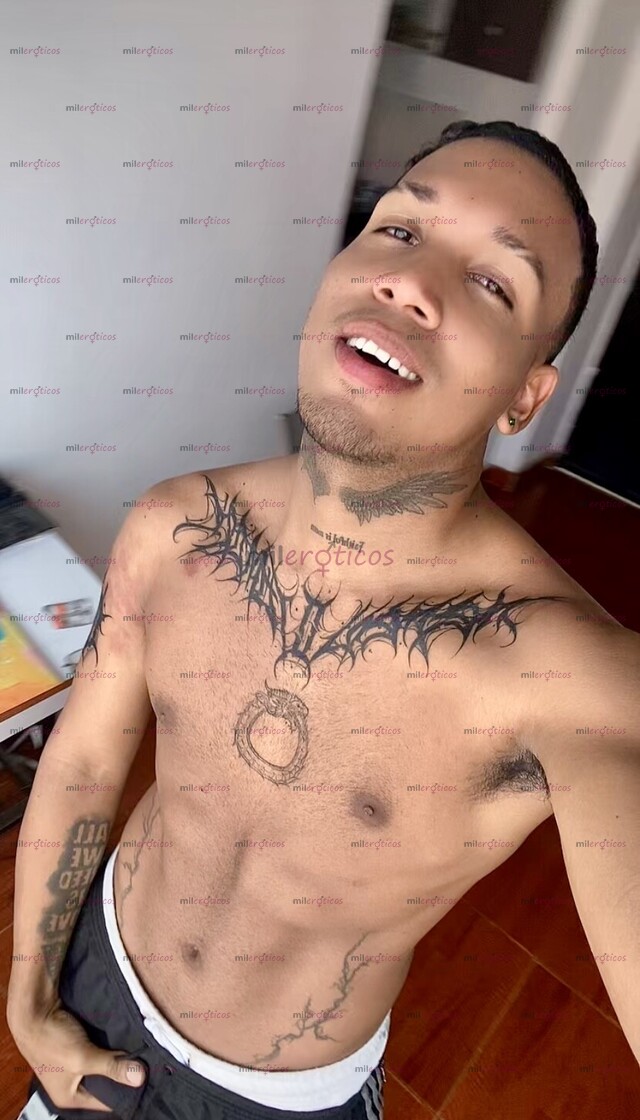 FOTOS DE BISEXUAL, MORENO,RECIÉN EXPERIMENTADO CON MANES, VERGA GRUESA.