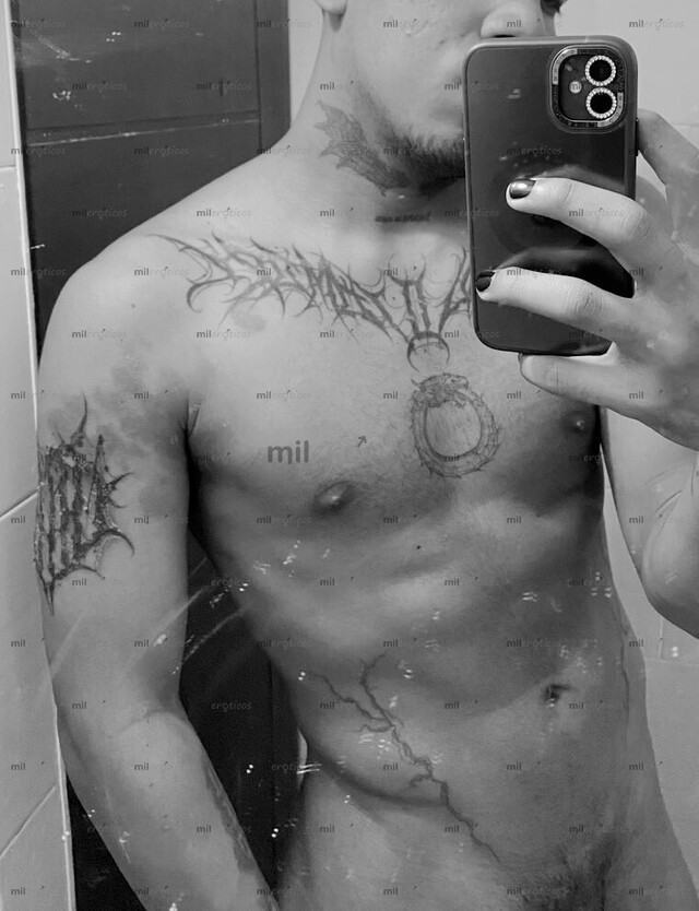 FOTOS DE BISEXUAL, MORENO,RECIÉN EXPERIMENTADO CON MANES, VERGA GRUESA.