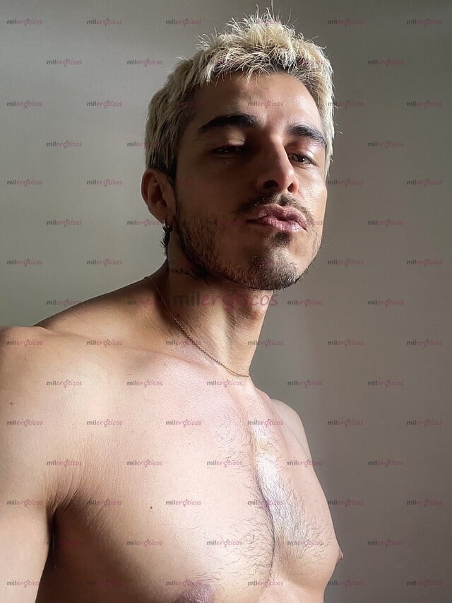 FOTOS DE MASAJISTA PROFESIONAL VERSÁTIL Y COMPLACIENTE