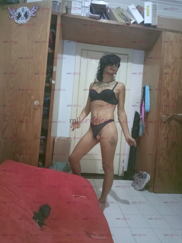 FOTOS DE ARTISTA CULONA MODELO JOVEN CON GANAS DE FIESTA Y PLACER.