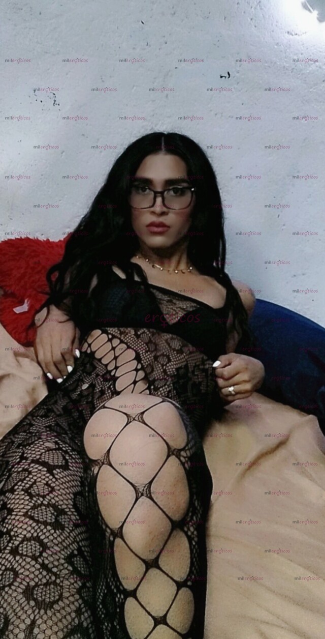 FOTOS DE UNA FLAQUITA CON UN RICO CARAMELO PARA DISFRUTAR