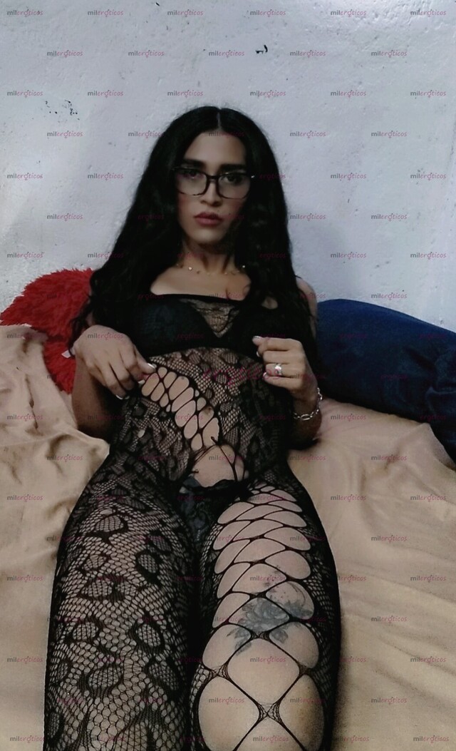 FOTOS DE UNA FLAQUITA CON UN RICO CARAMELO PARA DISFRUTAR