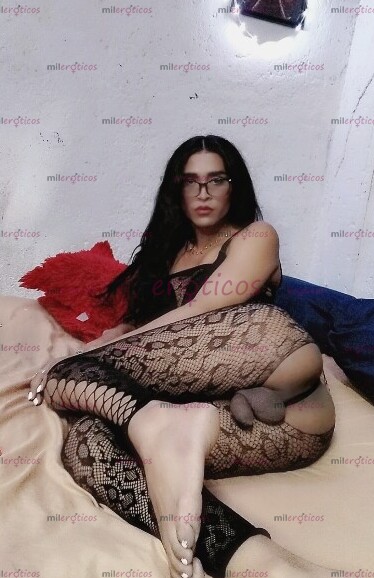 FOTOS DE UNA FLAQUITA CON UN RICO CARAMELO PARA DISFRUTAR