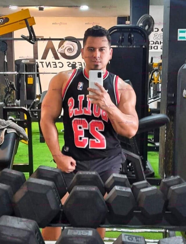 FOTOS DE MANMUSCULOSO VERGON CURVO DOMINANTE. MACHO FUERTE CASTIGADOR SEXUAL. EXMILITAR