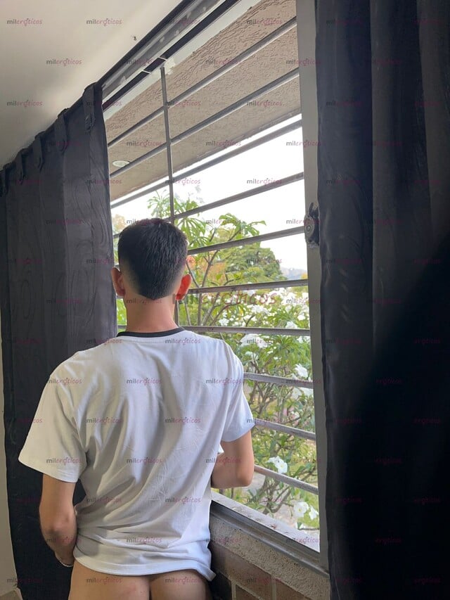 FOTOS DE DEJA FLUIR LO QUE QUIERES SENTIR AQUÍ SEBAS CHICO GUAPO JOVEN SERIO EDUCADO DISP