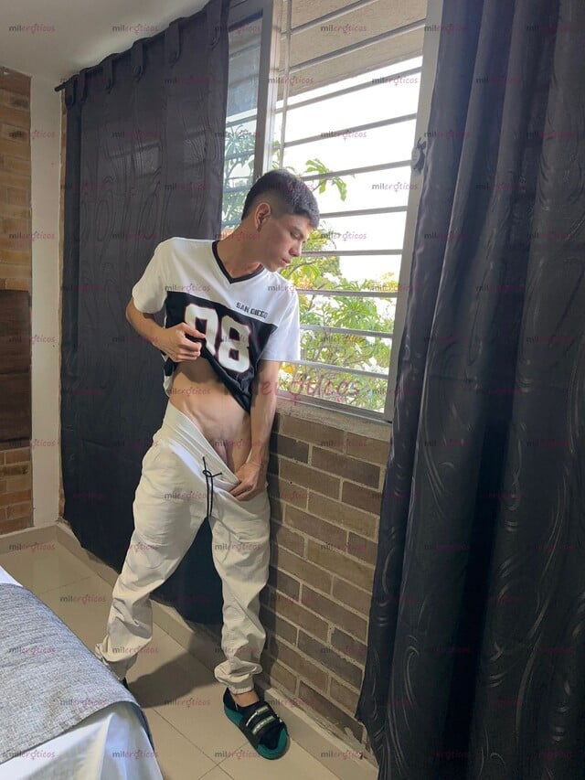 FOTOS DE DEJA FLUIR LO QUE QUIERES SENTIR AQUÍ SEBAS CHICO GUAPO JOVEN SERIO EDUCADO DISP