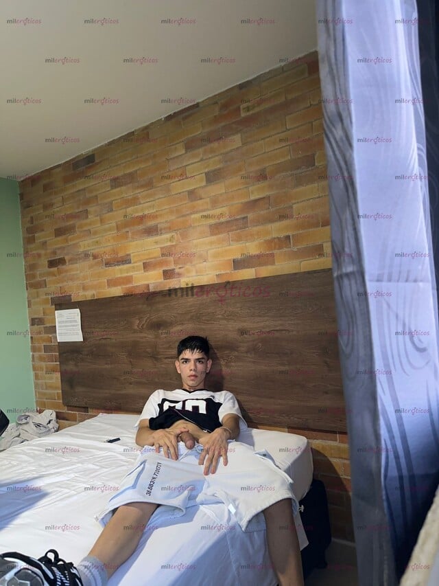 FOTOS DE DEJA FLUIR LO QUE QUIERES SENTIR AQUÍ SEBAS CHICO GUAPO JOVEN SERIO EDUCADO DISP