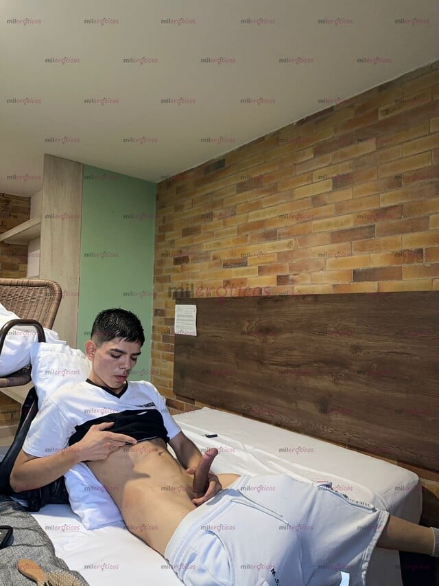 FOTOS DE DEJA FLUIR LO QUE QUIERES SENTIR AQUÍ SEBAS CHICO GUAPO JOVEN SERIO EDUCADO DISP