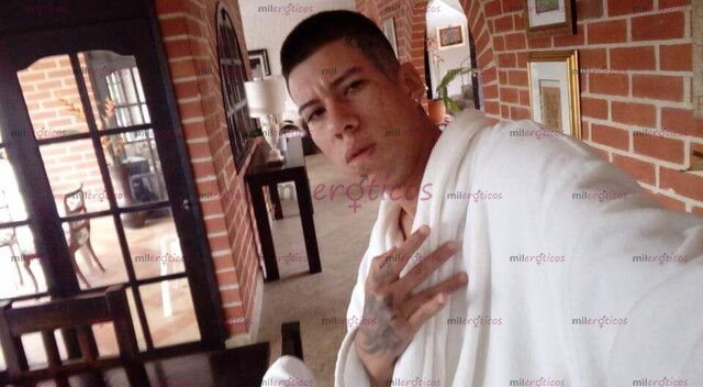 FOTOS DE CHICO JOVEN ALTO DELGADO VERGÓN MACHO SERIO