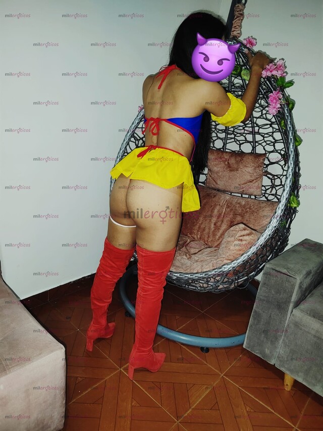 FOTOS DE LAURA HERMOSA MODELO DE INFERNO CLUB MUY TIERNA Y DESCOMPLICADA...