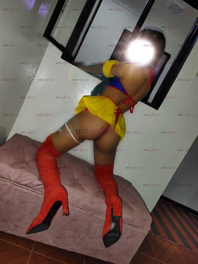 FOTOS DE LAURA HERMOSA MODELO DE INFERNO CLUB MUY TIERNA Y DESCOMPLICADA...