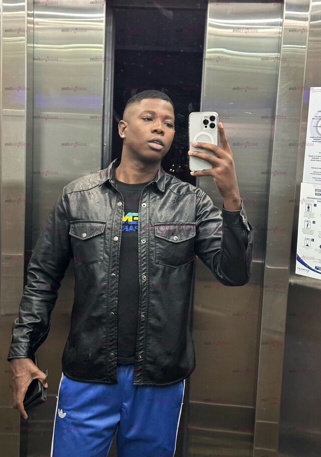 FOTOS DE NEGRO MACHO VERGON 22CM DE PLACER, SI TE GUSTA SER SUMISO ACA ESTA TU MACHO.