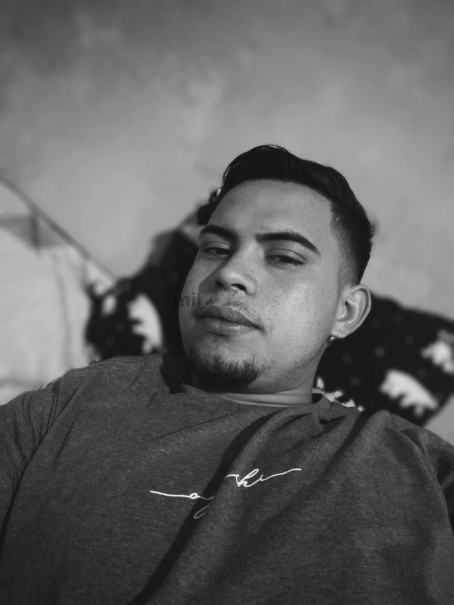 Estou lhe aguardando pra nos ter aquela conversa e deixar acontecer oque tem que rolar pois sera um momento incrivel sou bastante atencioso e carinhos...