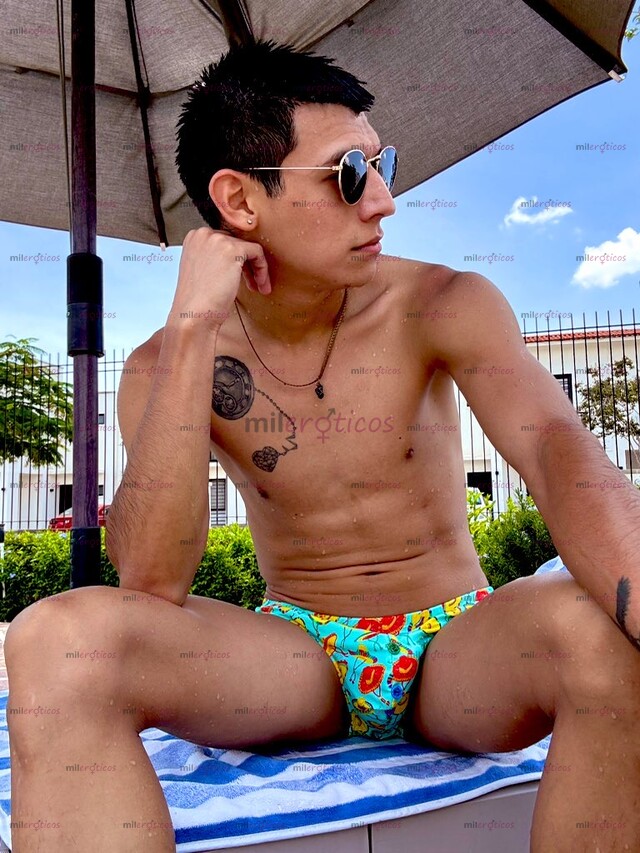 FOTOS DE TWINK CON VERGOTA DE 22CM LISTO PARA QUE LE ROMPAN EL CULO