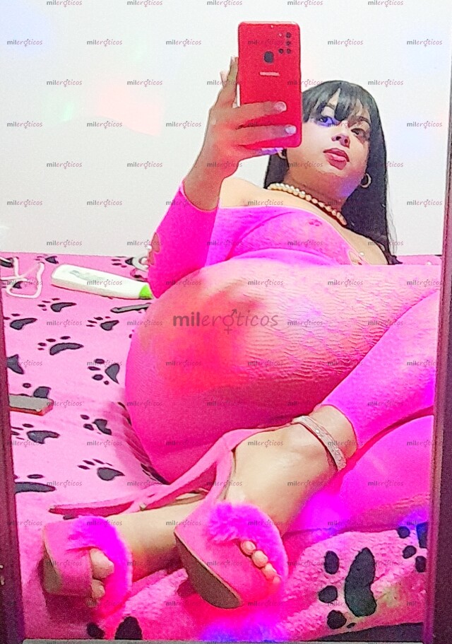 FOTOS DE MORENA FABULOSA CON SENSUALES CURVAS, Y UNA DELICIOSA COLA EXAGERADAMENTE GRANDE