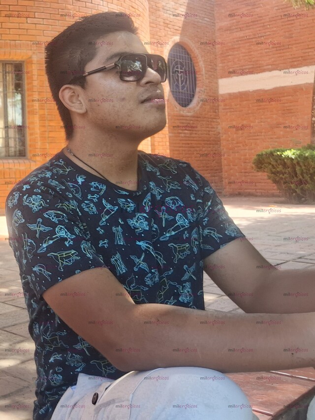 FOTOS DE NUEVO JOVEN 18 AÑOS MORENO EN LA CIUDAD