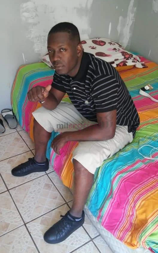 Hago salidas fuera y dentro de santiago hago masajes eroticos con todo los juguetes me gusta aser de todo soy feliz complaciendote que cientas del pla...