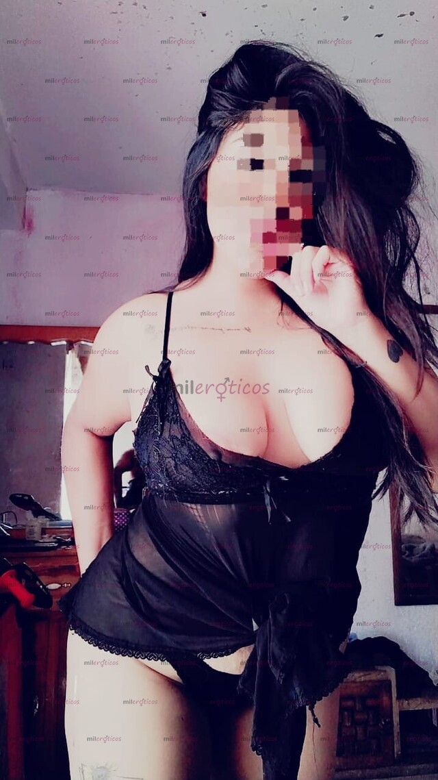 FOTOS DE DEJAME SORPRENDERTE CON MI LENGUITA BIEN JUGUETONA HACIENDOTE UN RICO ORAL.
