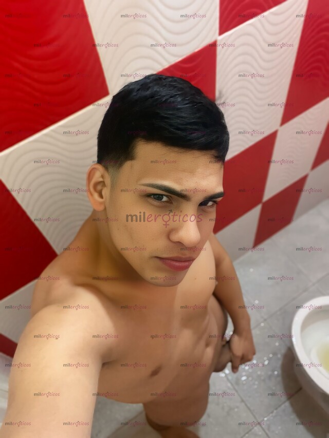 FOTOS DE CHICO NUEVO EN LA CIUDAD DOTADO CON CUERPO ATLÉTICO CON SITIO