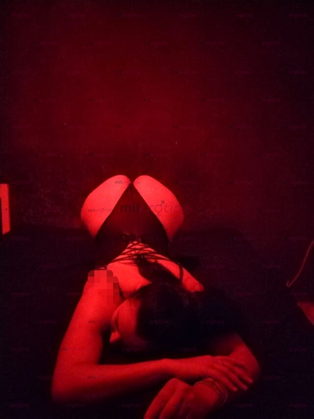 FOTOS DE PAOLA, SUPER CALIENTE, CON UNAS NALGOTAS PARA QUE ME PONGAS DE PERRITO.