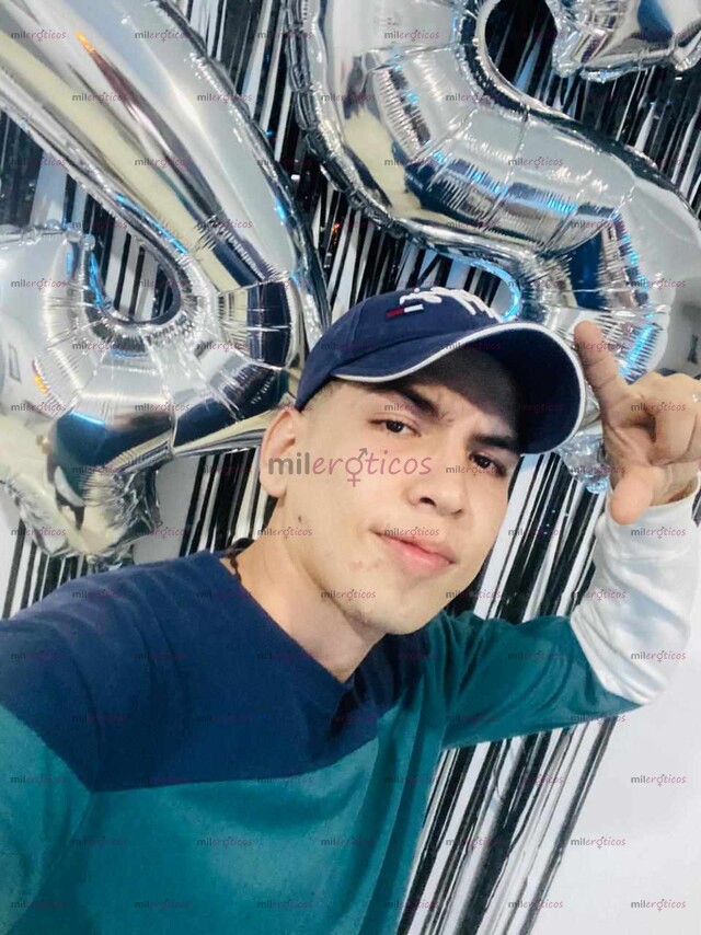 FOTOS DE ANDRES, JOVEN COLOMBIANO FLACO VERGON ARRECHO