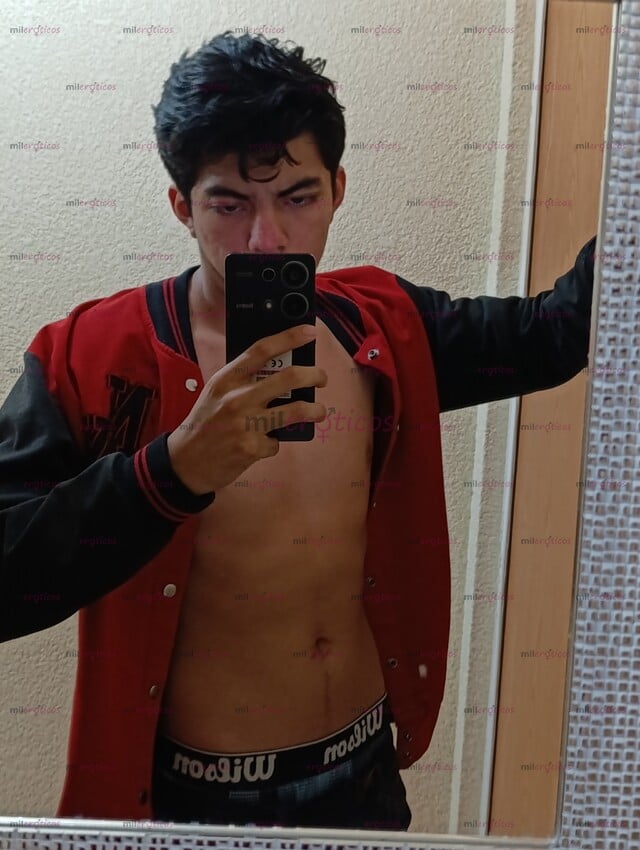 FOTOS DE JOVEN CON VERGA GRUESA, CALIENTE Y BUENO EN LA CAMA.